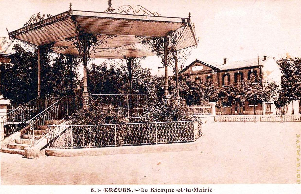 Kroubs - Kiosque et Mairie.jpg